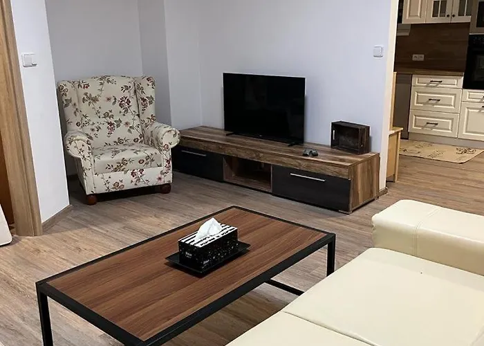 Tobias Apartment Besiny